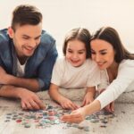 Perché fare i puzzle è un’ottima idea: i benefici per gli adulti e per i bambini